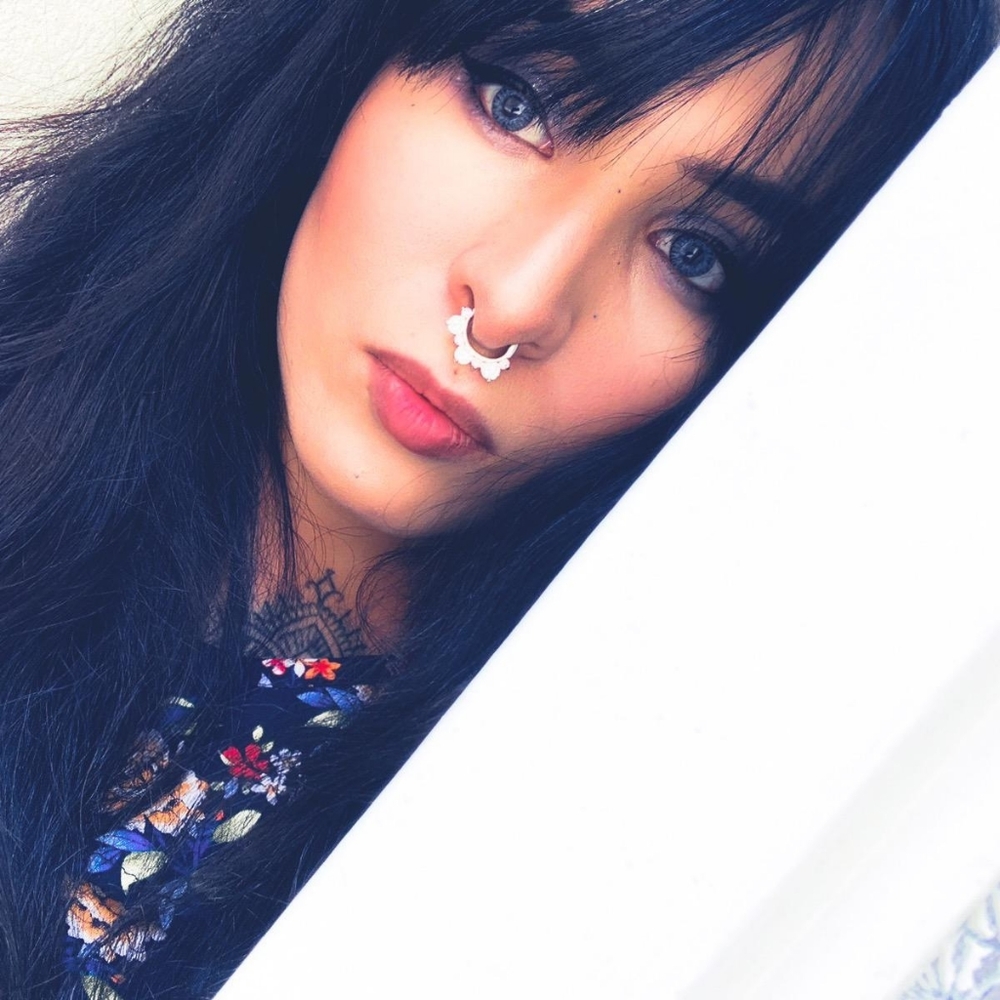 🌈 Meet your Posh Ambassador, Isa Pops